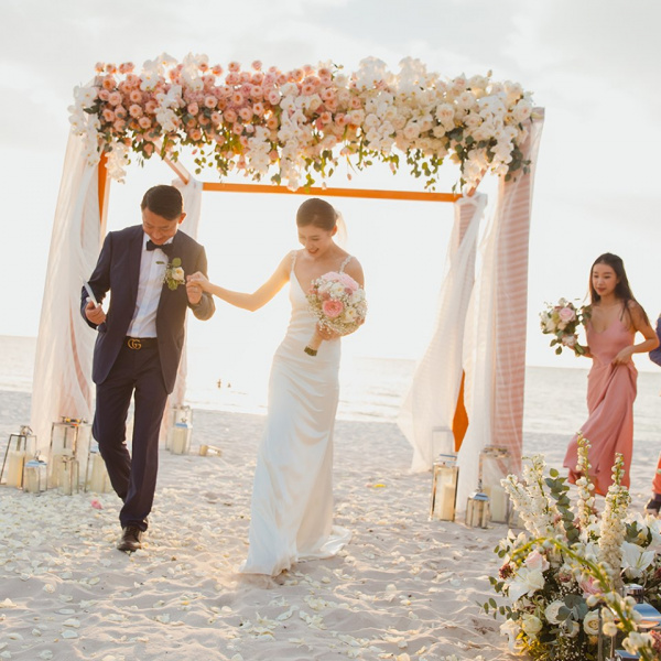 Đám cưới ngoài bãi biển tại InterContinental Resort